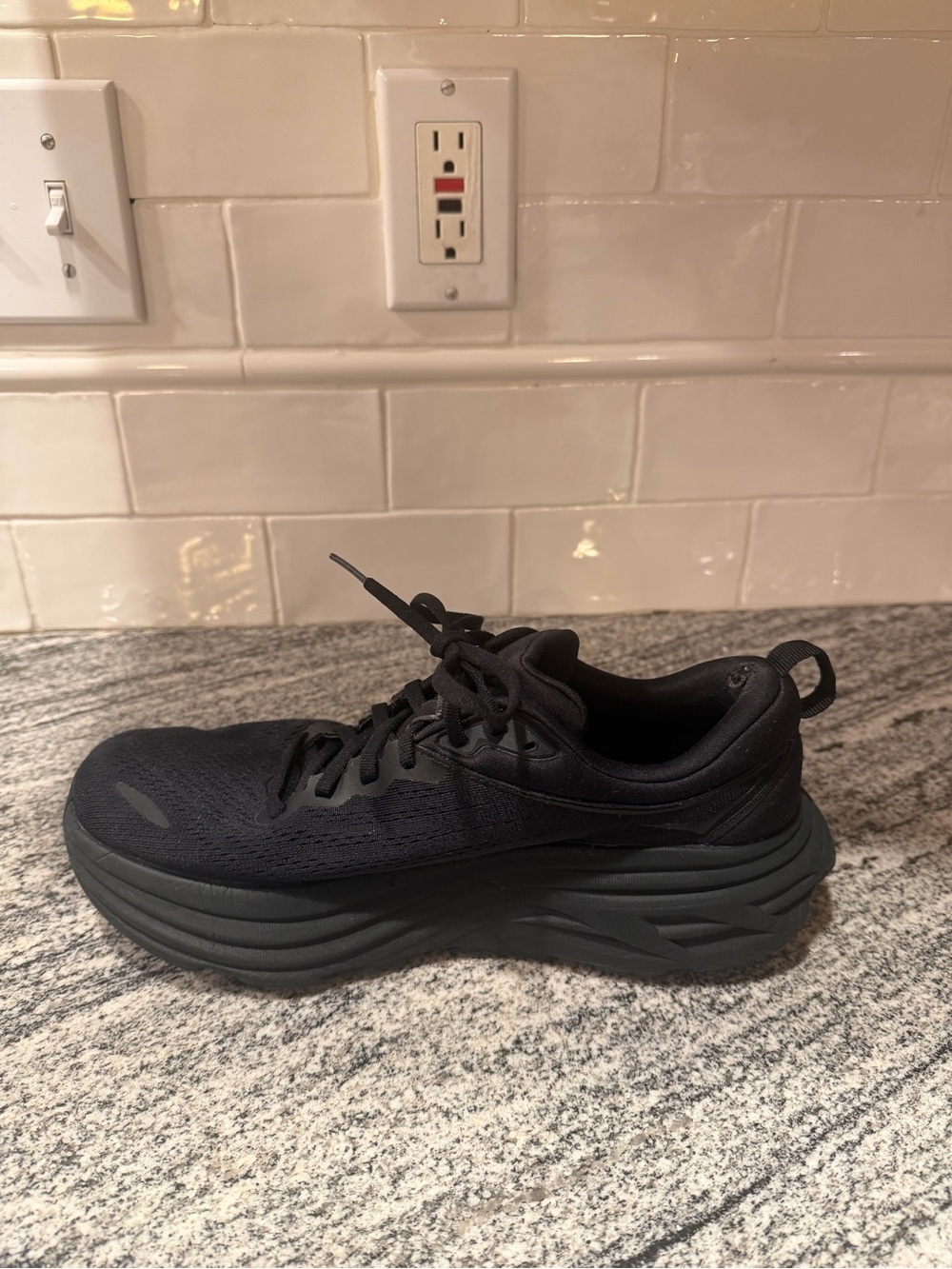 Women’s Hoka Bondi 8 Size 9 - Picture 8 of 10